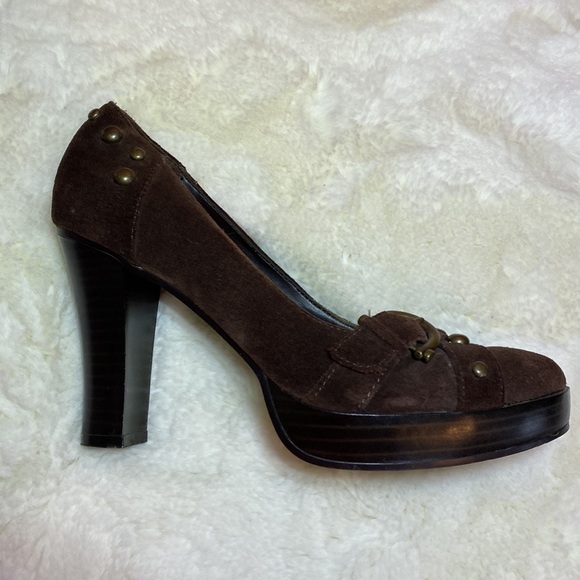 Brown suede round toe platform heels - Picture 2 of 7